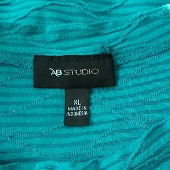 AB Studio xl sleeveless top with liner green - Picture 3 of 5